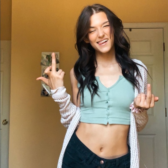 Meet your Posher, Traci - Picture 7 of 9